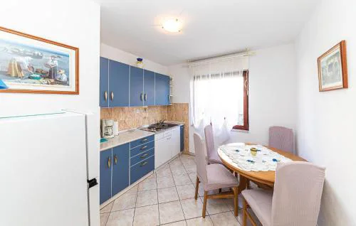 Two-Bedroom Apartment In Kastel Kambelovac