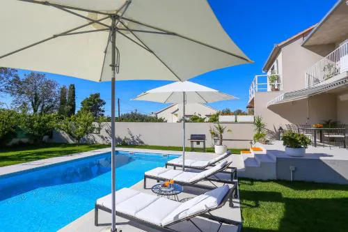 Villa Elysium - beautiful family house with heated pool
