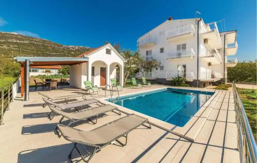 Amazing Apartment In Kastel Luksic