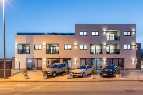Apartments with a parking space Kastel Luksic, Kastela - 20265
