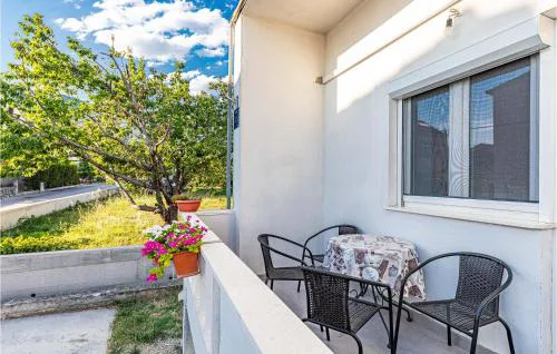 Beautiful Apartment In Kastel Luksic