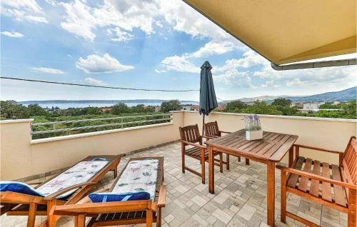 Cozy Apartment In Kastel Luksic