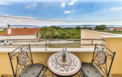 Cozy Apartment In Kastel Luksic