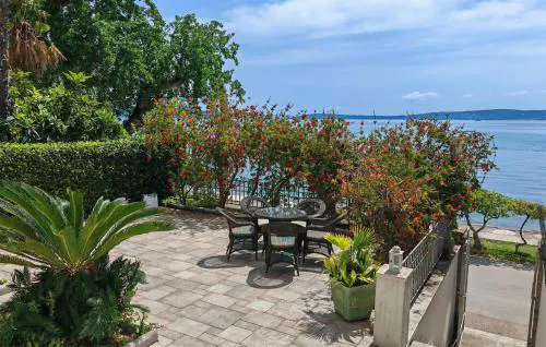 Gorgeous Apartment In Kastel Luksic
