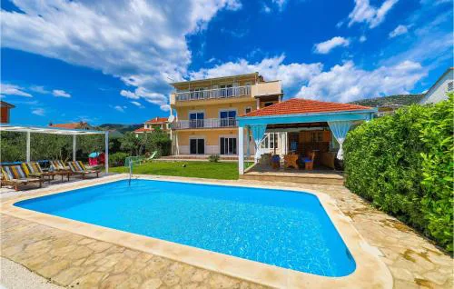 Gorgeous Home In Kastel Luksic