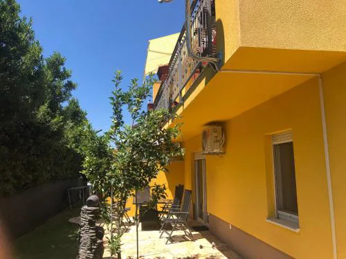Spacious apartment close to the sea in Kastel Luksic