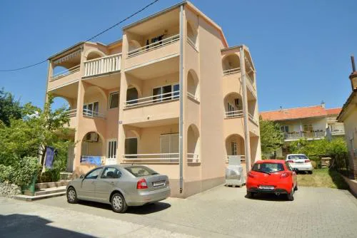 Apartments with a parking space Kastel Novi, Kastela - 22244