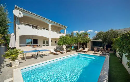 Nice Home In Kastel Novi With Jacuzzi