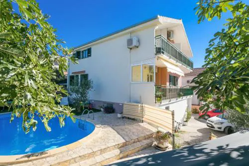 Family-friendly apartments with swimming pool Kastel Novi, Kastela - 22569