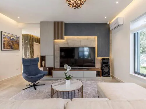 Three Bedroom Villa with Pool