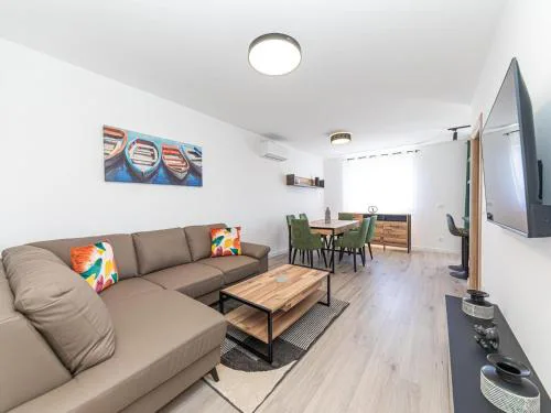 Two Bedroom Apartment with Sea View and Balcony