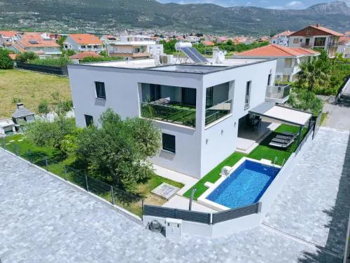 Villa Castelli, Apartment with Pool, Kastela