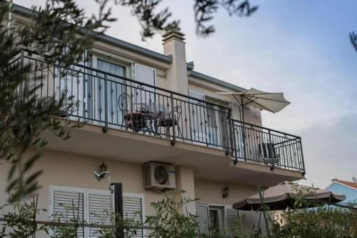 Apartments with a parking space Kastel Stafilic, Kastela - 20763