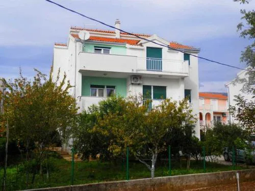 Apartments with parking spaces Kastel Stafilic, Kastela - 20694