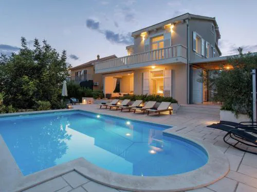 Beautiful villa 100m from the sea