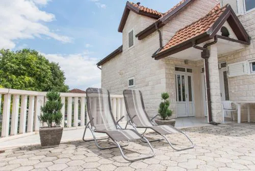 Villa Mandic