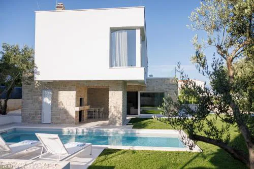 Villa Olea - villa with heated pool, sauna and gym