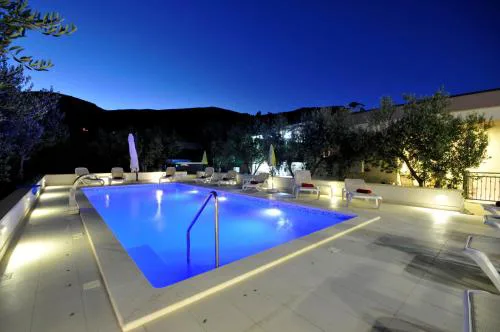Villa Rimac In Kastel Stafilic Mit Garten, Grill