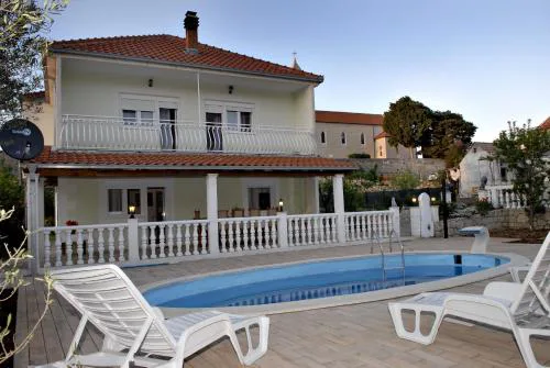 Family friendly house with a swimming pool Kostanje, Omis - 14176
