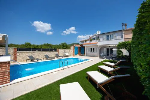 Villa Vision with Heated Pool & Jacuzzi in Sestanovac