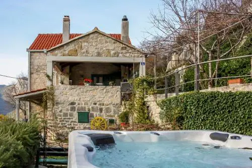 Holiday house with a parking space Svinisce, Omis - 25178