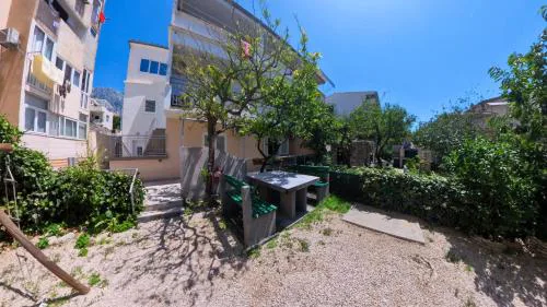 Apartment Dado