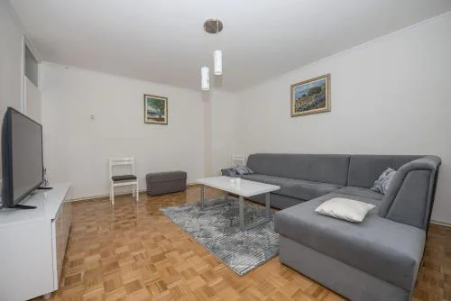 Apartment Violet