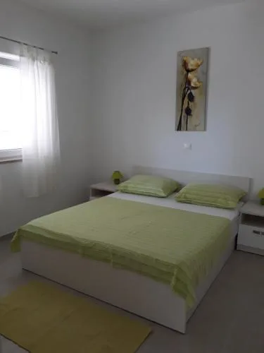 Apartment with free and private parking