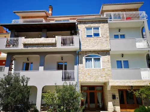 Apartments and Rooms Villa Dona