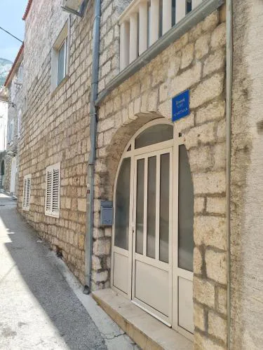 Apartments by the sea Makarska - 21425
