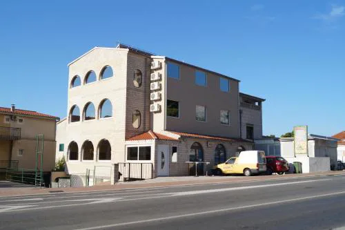 Apartments Mario with private parking