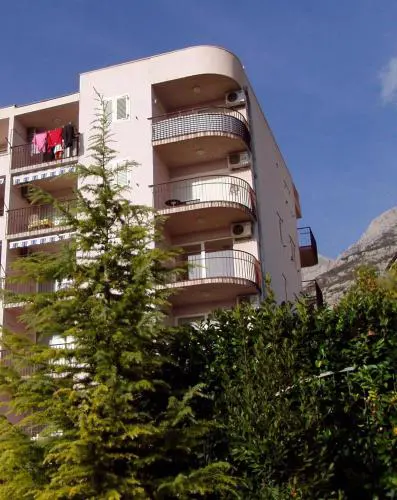 Apartments with parking spaces Makarska - 19756