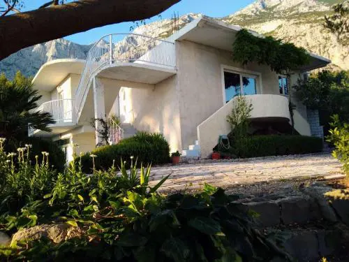 Apartments with parking spaces Makarska - 22490