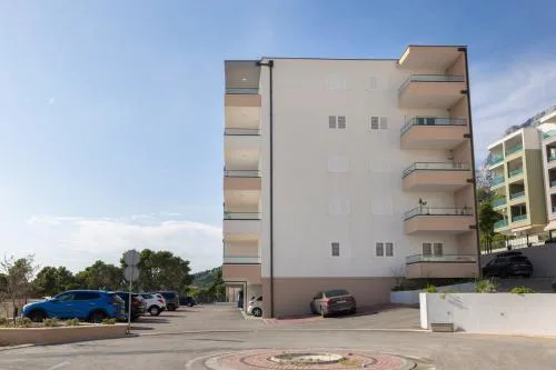 Apartments with a parking space Makarska - 23931
