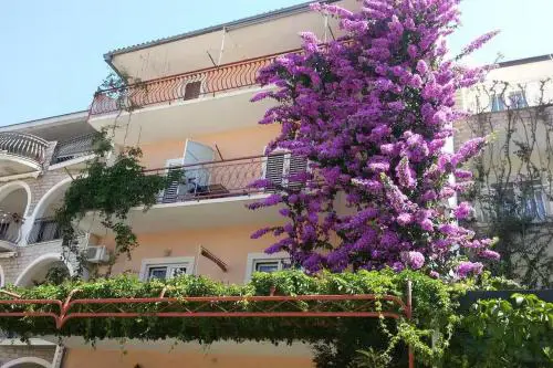 Apartments with a parking space Makarska - 24071