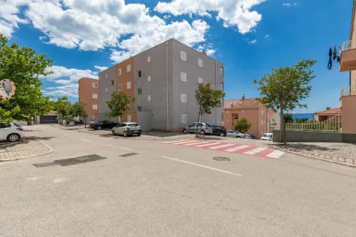 Apartments with parking spaces Makarska - 24301