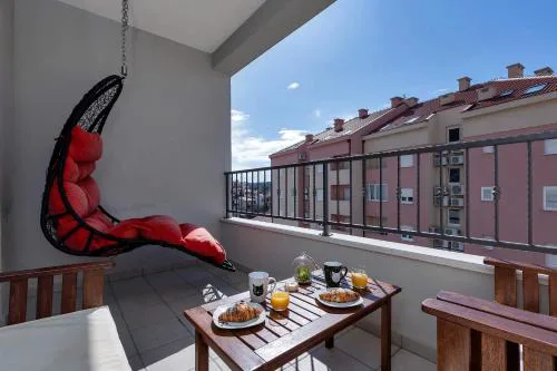 Cliffside Breeze Apartment