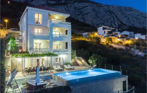 Cozy Home In Makarska With Sauna