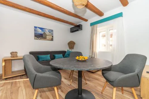 Ivka Makarska - modern and luxurious oldtown apartament