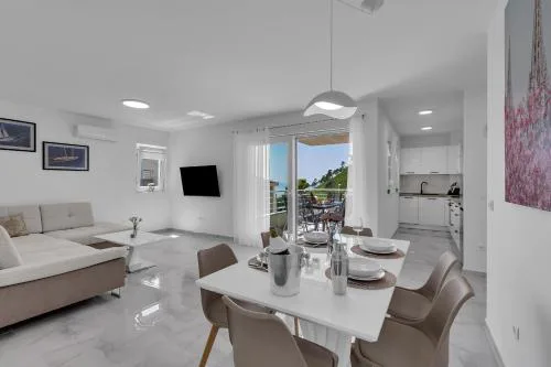Luxurious And Bright Apartment With Sea And Mountain View