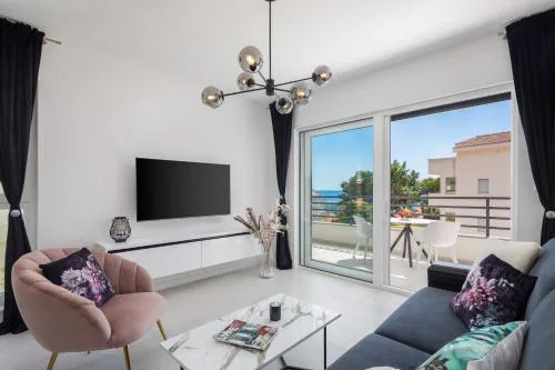 Luxury apartment Edvina with private parking