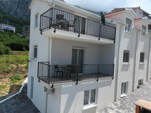 LUXURY L&F Apartments