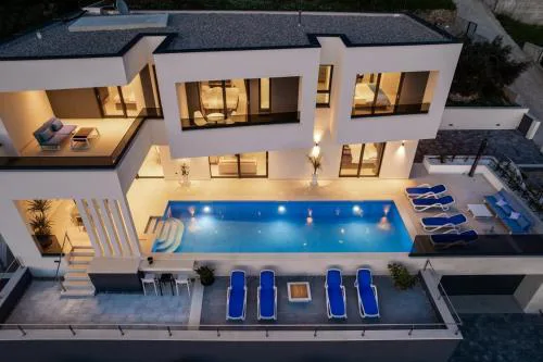 NEW Luxury Villa Sagnia, 4 en-suite bedrooms, sea views