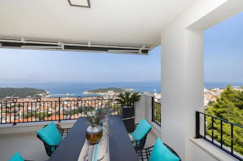 New -150m2 Penthouse With Shared Pool - Villa Smaragd