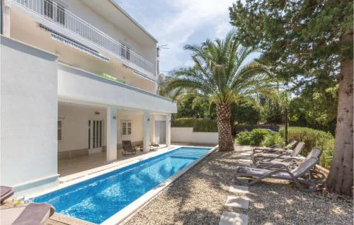 Nice Apartment In Makarska