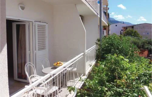 Nice Apartment In Makarska