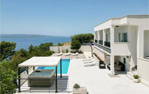 Nice Home In Makarska