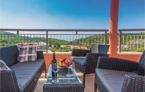 One-Bedroom Apartment In Makarska