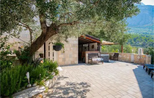 One-Bedroom Holiday Home With Sea View In Makarska