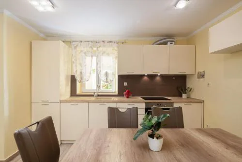 Perla Apartment - 2 min to the beach & free parking